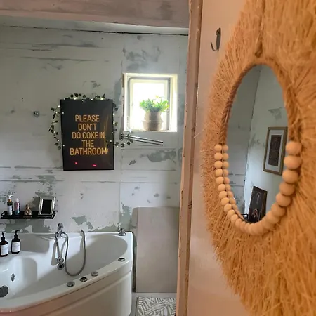 Хостел The Ozorian