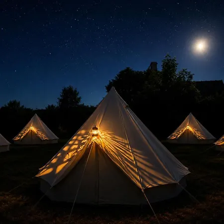 Hostal The Ozorian & Glamping